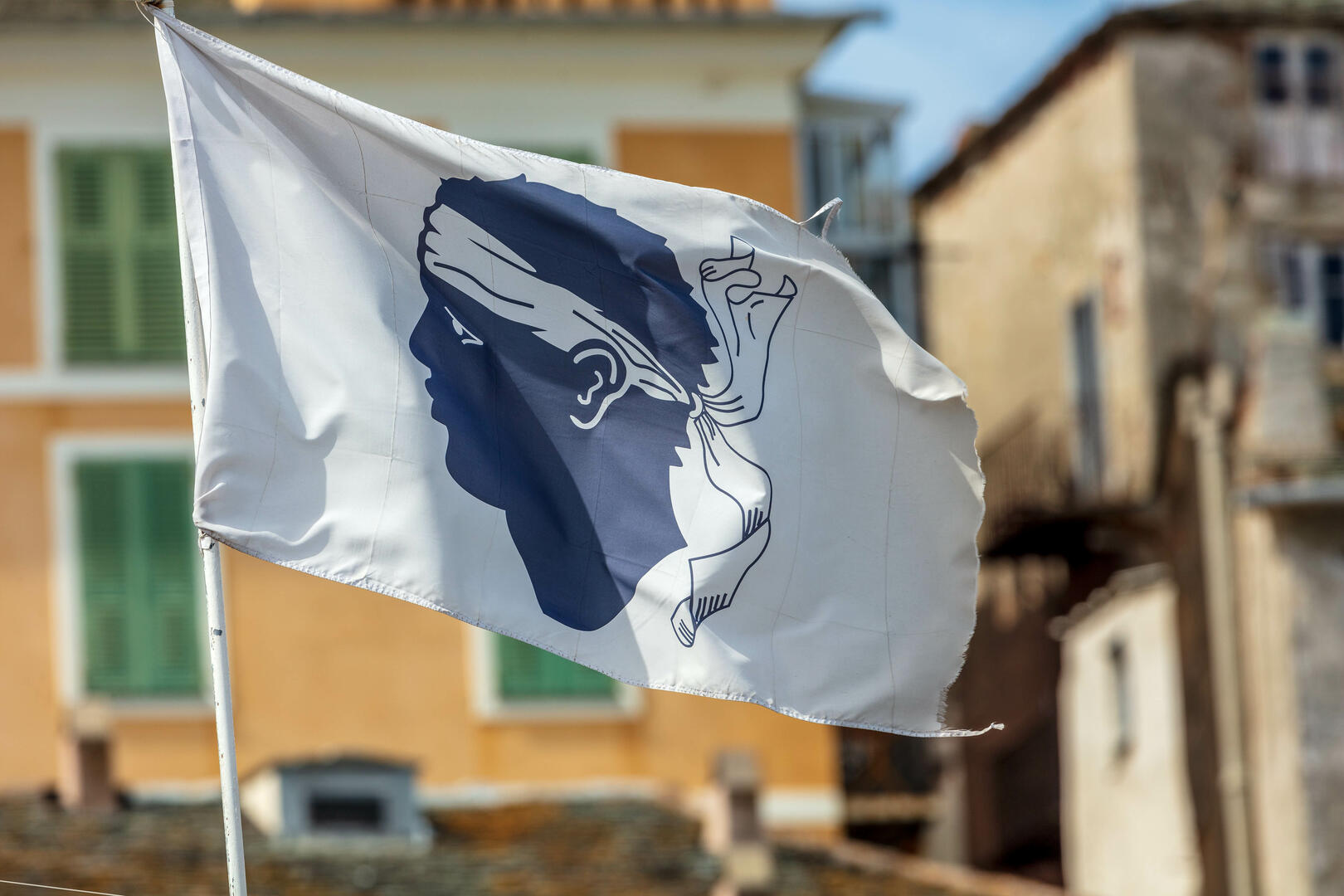 Corse : quelle est l'origine du drapeau à tête de Maure ?