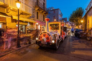 Petit train dans les ruelles de Porto-Vecchio