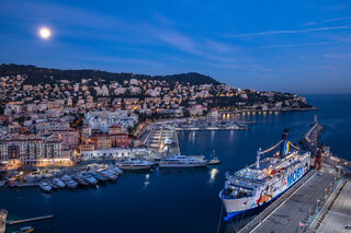 Ferry à quai, Nice